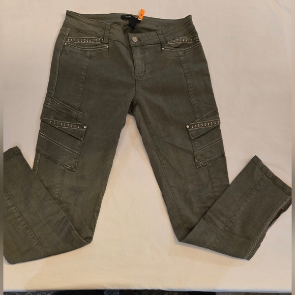 White House Black Market - Green The Slim Cargo Jeans - (6R) - Picture 5 of 6